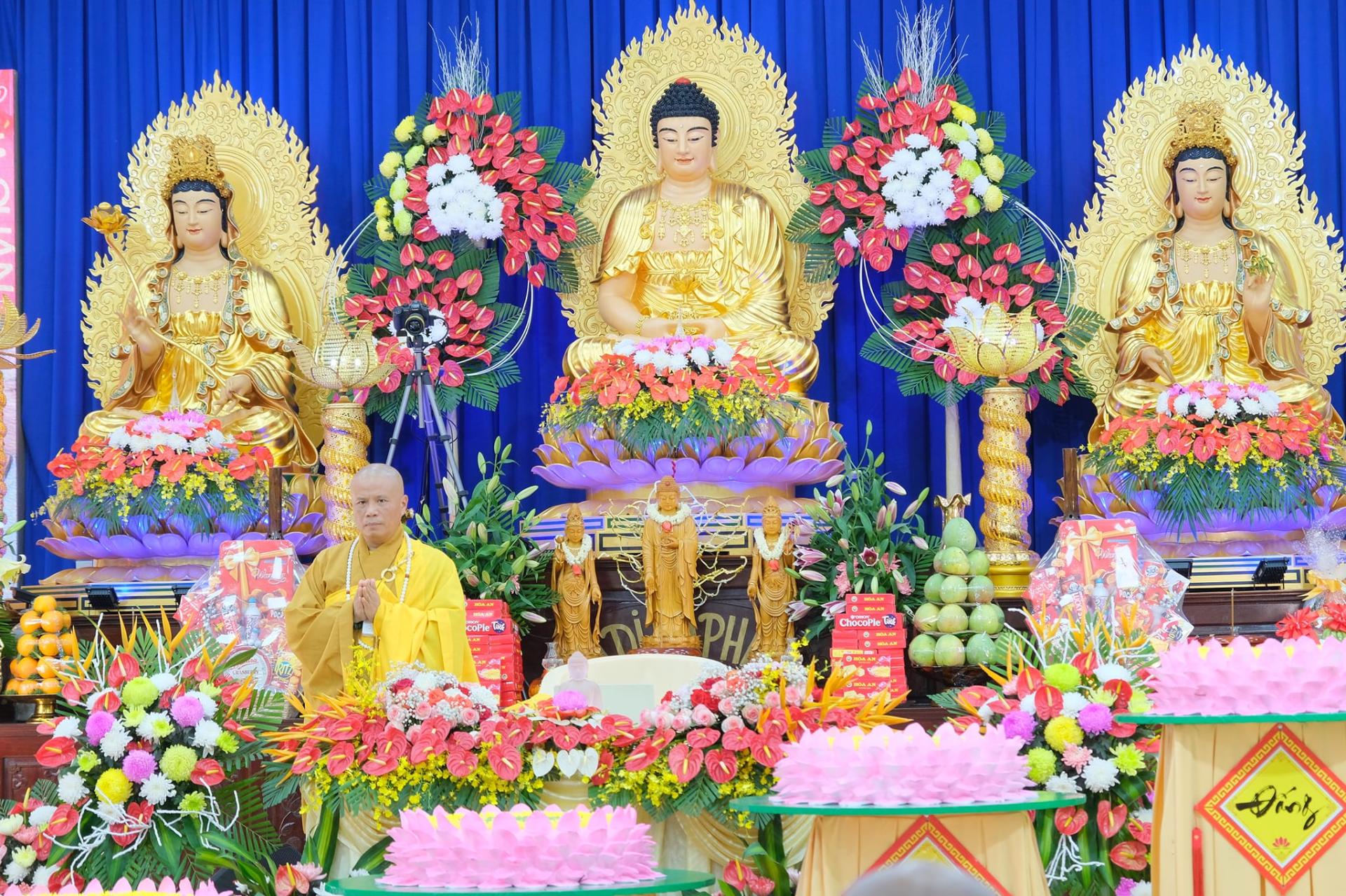 giang-phap-buoi-phat-dan-ngay-19-5-2024-ngay-12-4-giap-thin-chua-quan-the-am-duc-trong-lam-dong-10.jpg