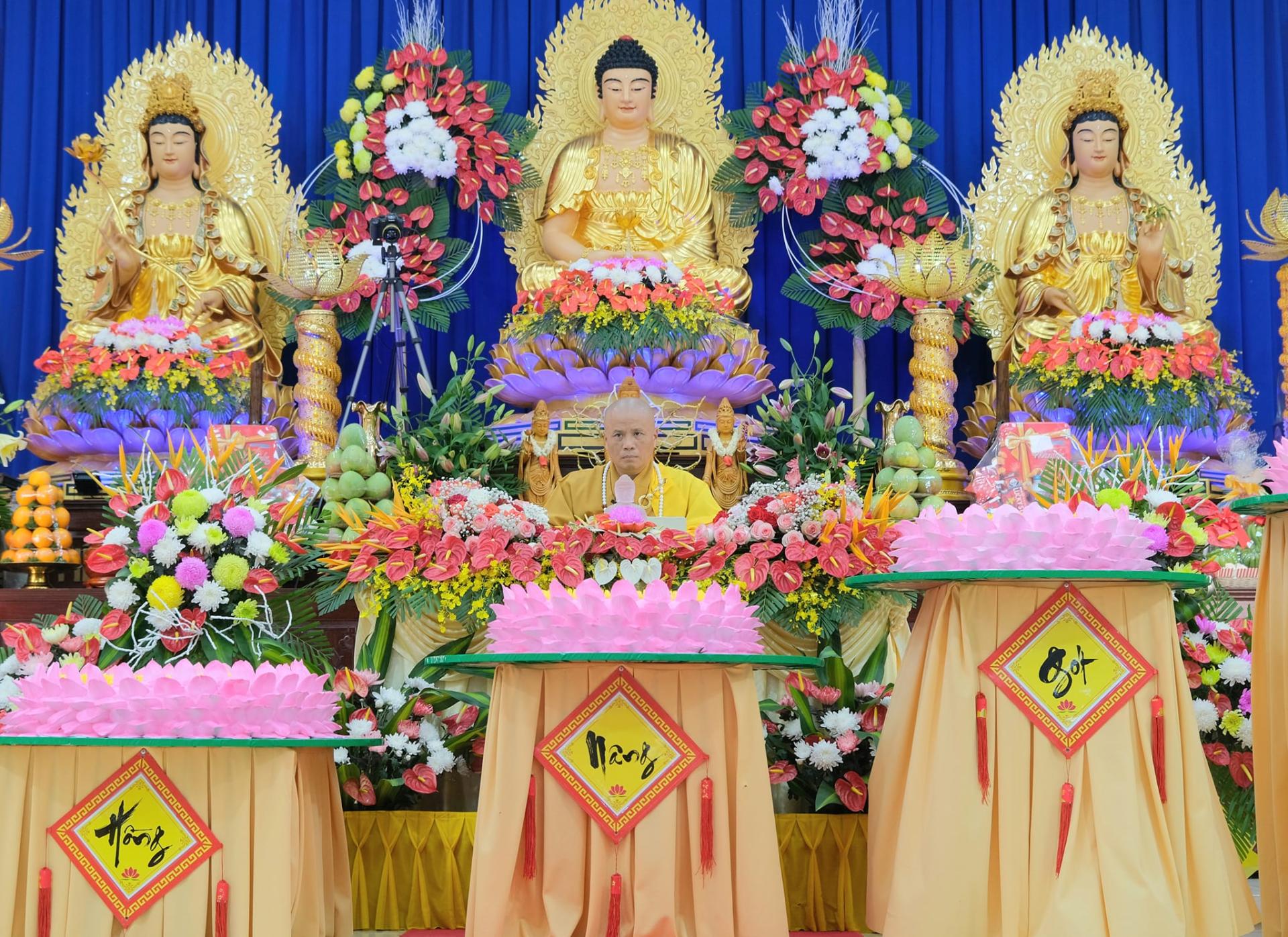 giang-phap-buoi-phat-dan-ngay-19-5-2024-ngay-12-4-giap-thin-chua-quan-the-am-duc-trong-lam-dong-2.jpg