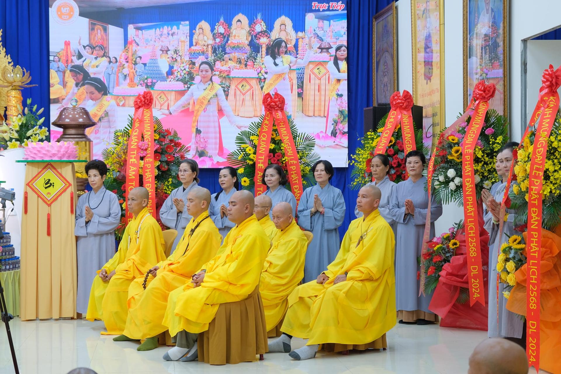 giang-phap-buoi-phat-dan-ngay-19-5-2024-ngay-12-4-giap-thin-chua-quan-the-am-duc-trong-lam-dong-20.jpg