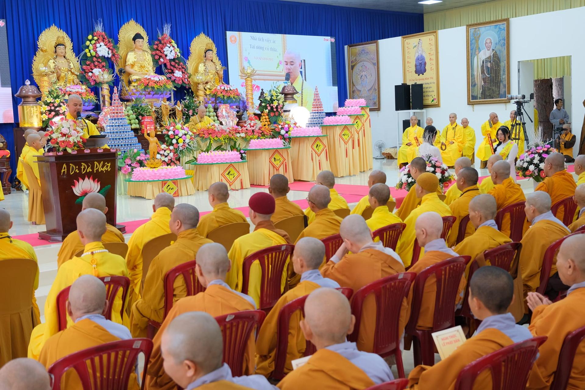 giang-phap-buoi-phat-dan-ngay-19-5-2024-ngay-12-4-giap-thin-chua-quan-the-am-duc-trong-lam-dong-23.jpg