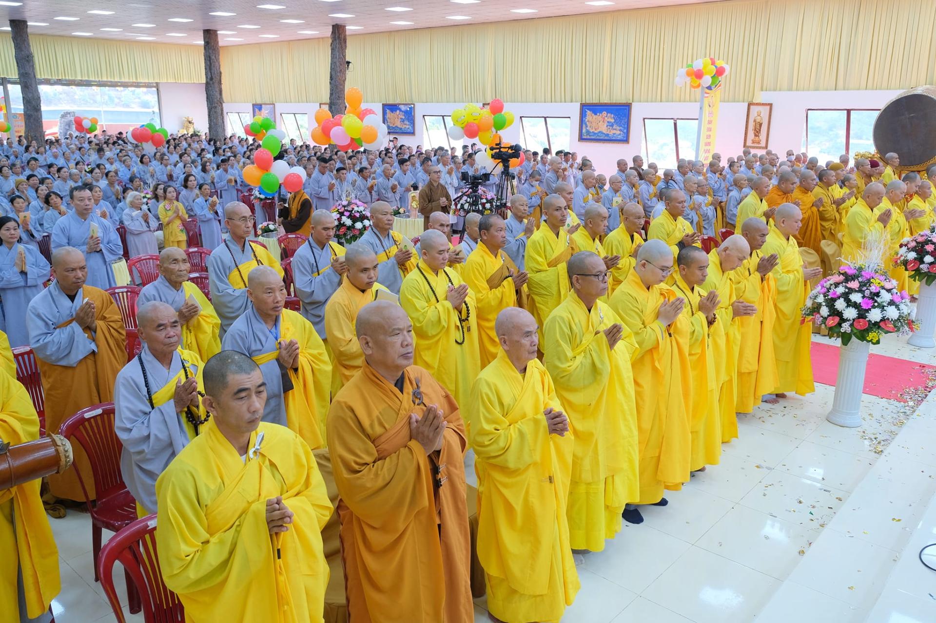 giang-phap-buoi-phat-dan-ngay-19-5-2024-ngay-12-4-giap-thin-chua-quan-the-am-duc-trong-lam-dong-26.jpg