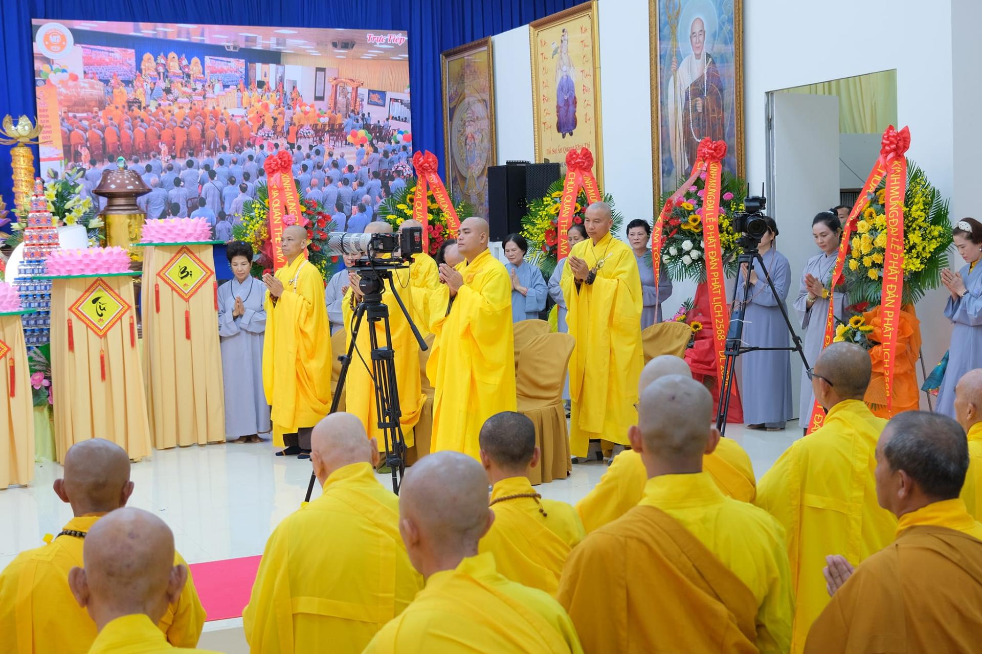 giang-phap-buoi-phat-dan-ngay-19-5-2024-ngay-12-4-giap-thin-chua-quan-the-am-duc-trong-lam-dong-29.jpg