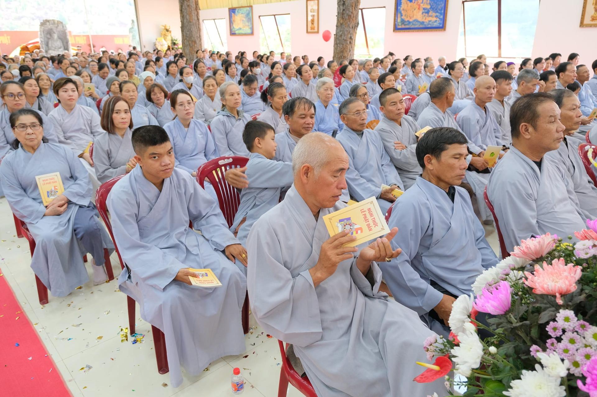 giang-phap-buoi-phat-dan-ngay-19-5-2024-ngay-12-4-giap-thin-chua-quan-the-am-duc-trong-lam-dong-31.jpg