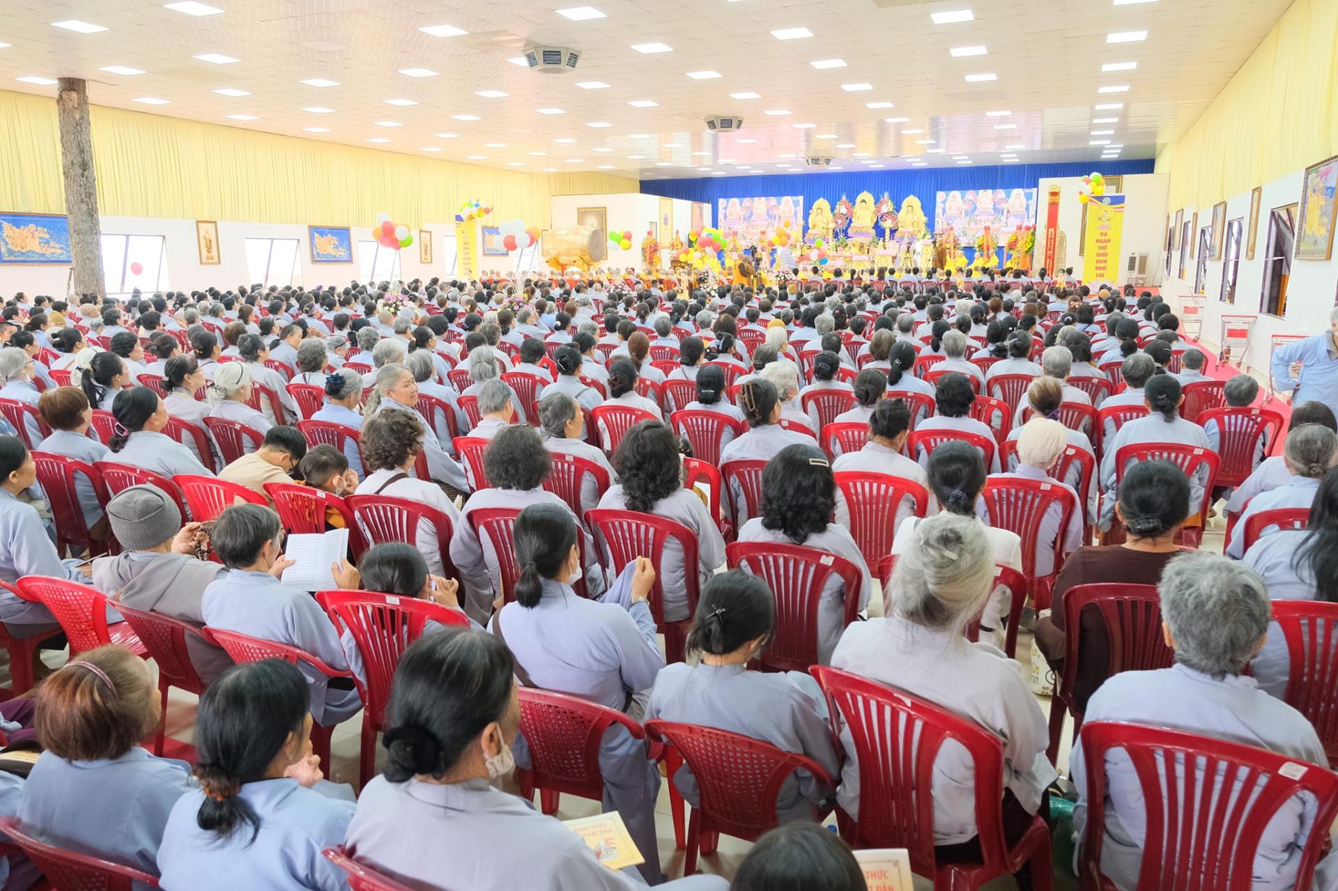 giang-phap-buoi-phat-dan-ngay-19-5-2024-ngay-12-4-giap-thin-chua-quan-the-am-duc-trong-lam-dong-34.jpg