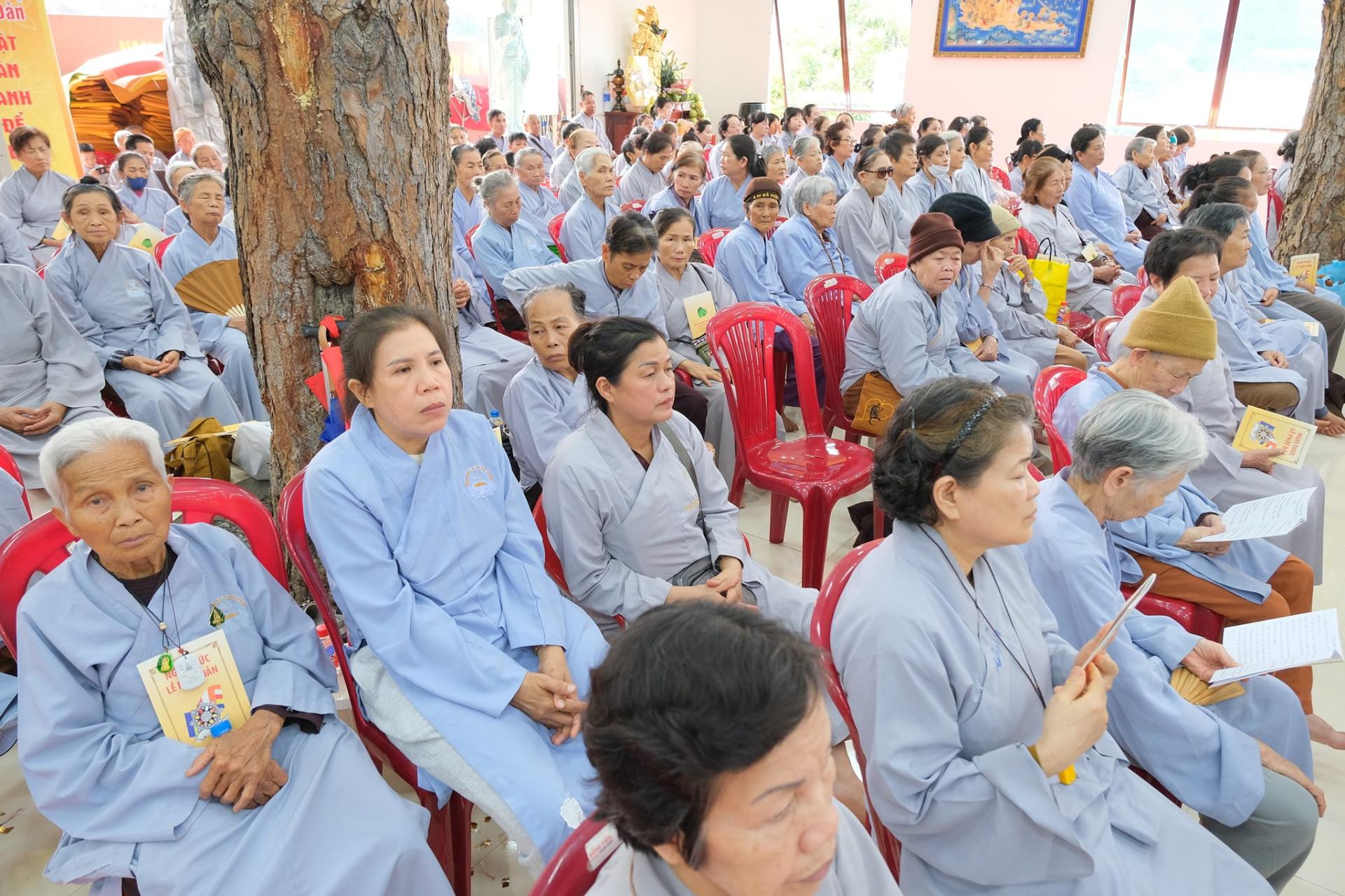 giang-phap-buoi-phat-dan-ngay-19-5-2024-ngay-12-4-giap-thin-chua-quan-the-am-duc-trong-lam-dong-37.jpg