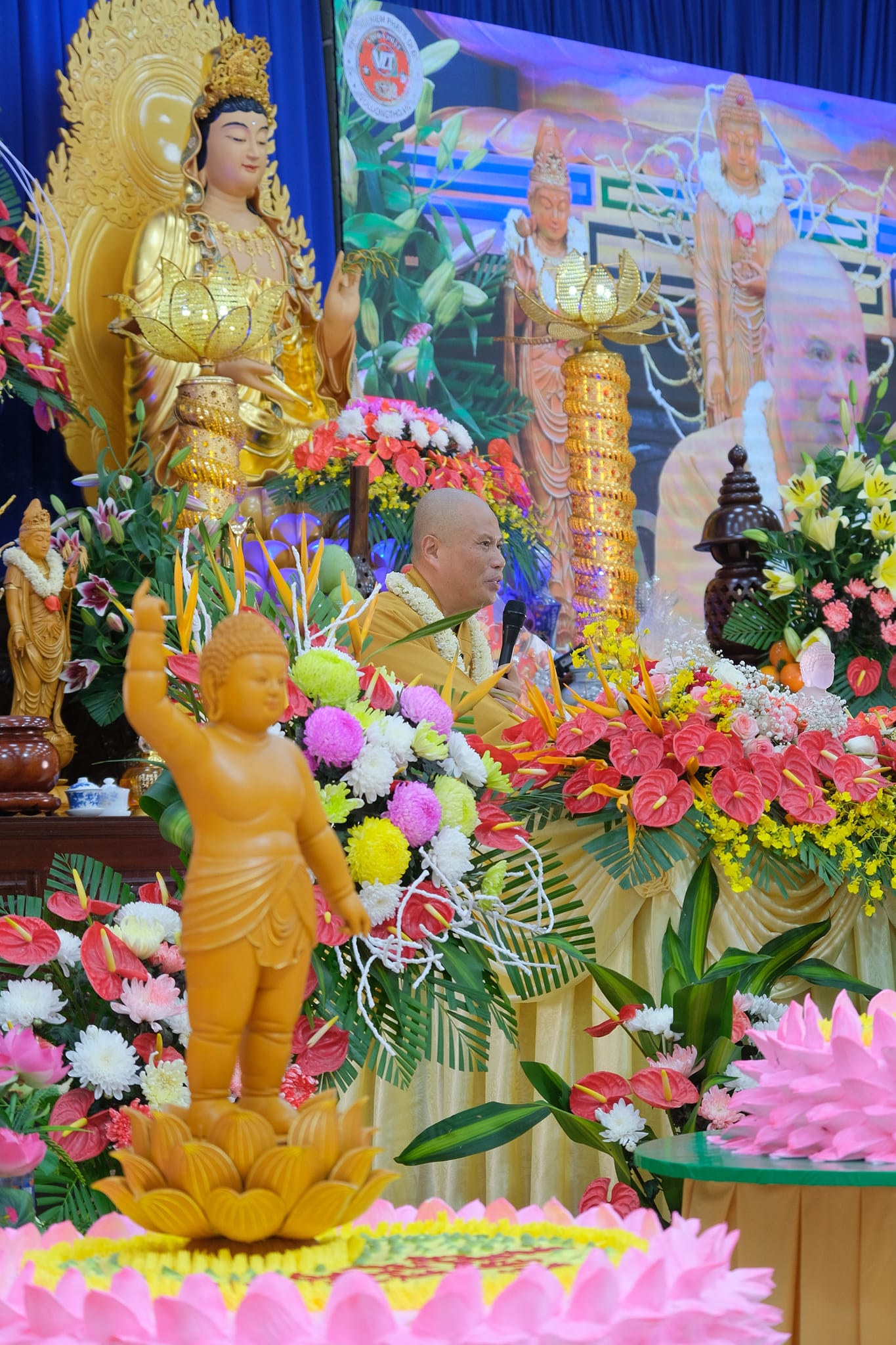 giang-phap-buoi-phat-dan-ngay-19-5-2024-ngay-12-4-giap-thin-chua-quan-the-am-duc-trong-lam-dong-39.jpg