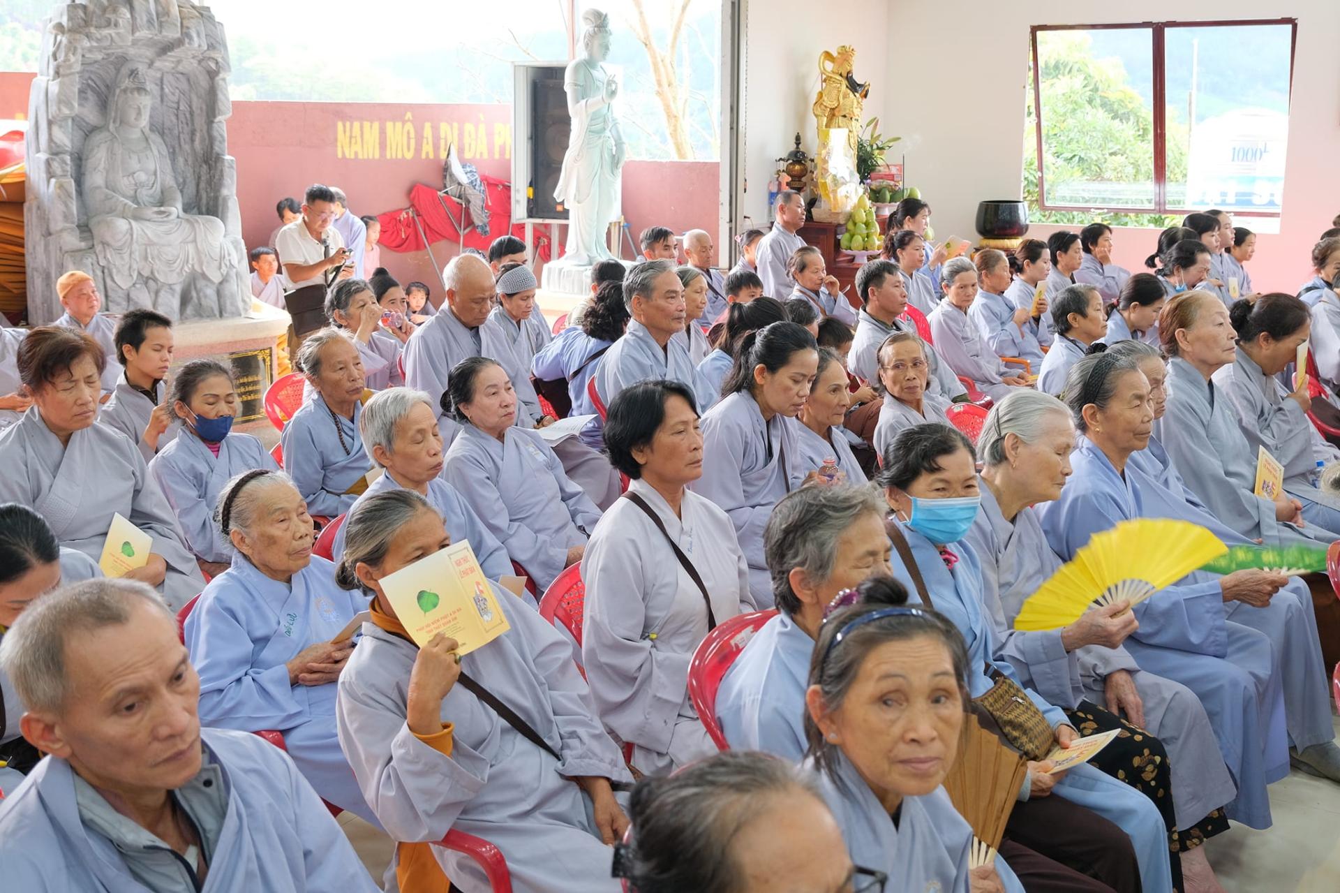 giang-phap-buoi-phat-dan-ngay-19-5-2024-ngay-12-4-giap-thin-chua-quan-the-am-duc-trong-lam-dong-40.jpg