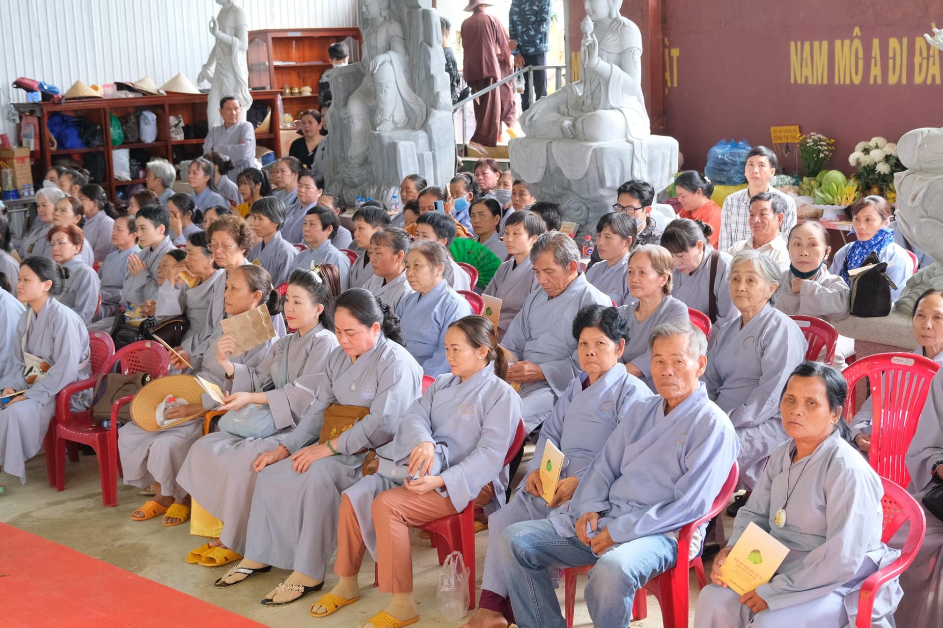 giang-phap-buoi-phat-dan-ngay-19-5-2024-ngay-12-4-giap-thin-chua-quan-the-am-duc-trong-lam-dong-42.jpg