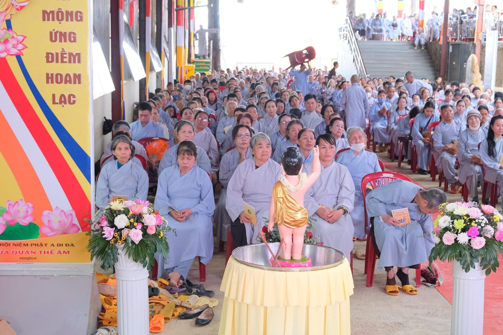 giang-phap-buoi-phat-dan-ngay-19-5-2024-ngay-12-4-giap-thin-chua-quan-the-am-duc-trong-lam-dong-45.jpg