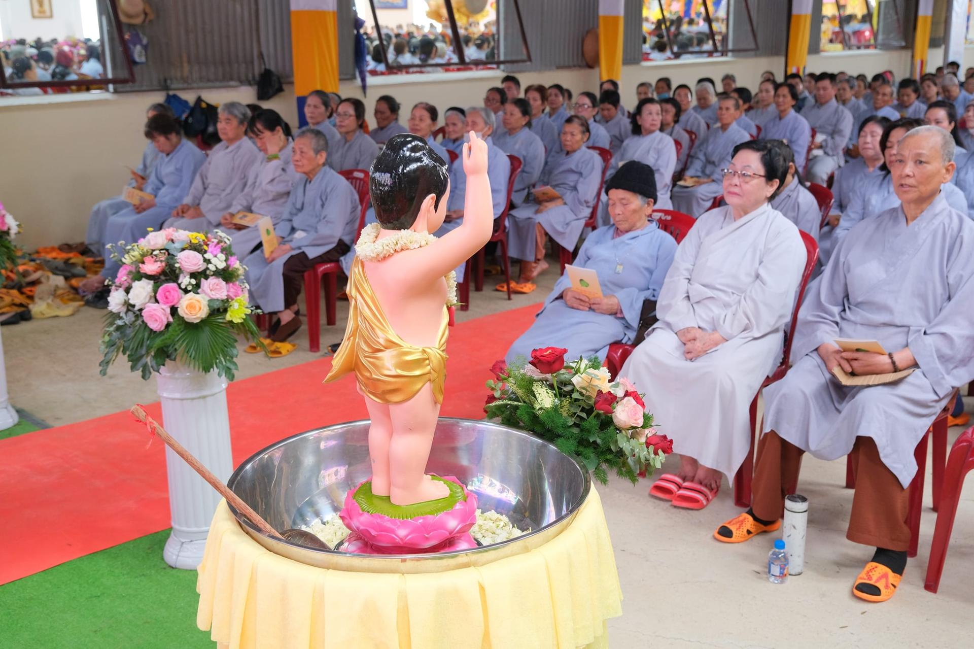giang-phap-buoi-phat-dan-ngay-19-5-2024-ngay-12-4-giap-thin-chua-quan-the-am-duc-trong-lam-dong-46.jpg