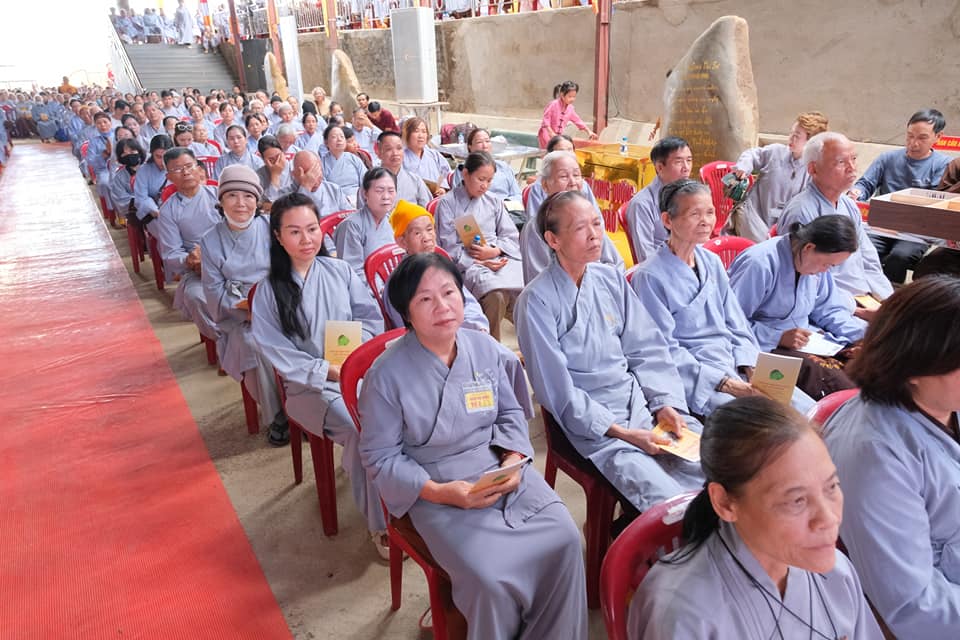giang-phap-buoi-phat-dan-ngay-19-5-2024-ngay-12-4-giap-thin-chua-quan-the-am-duc-trong-lam-dong-48.jpg