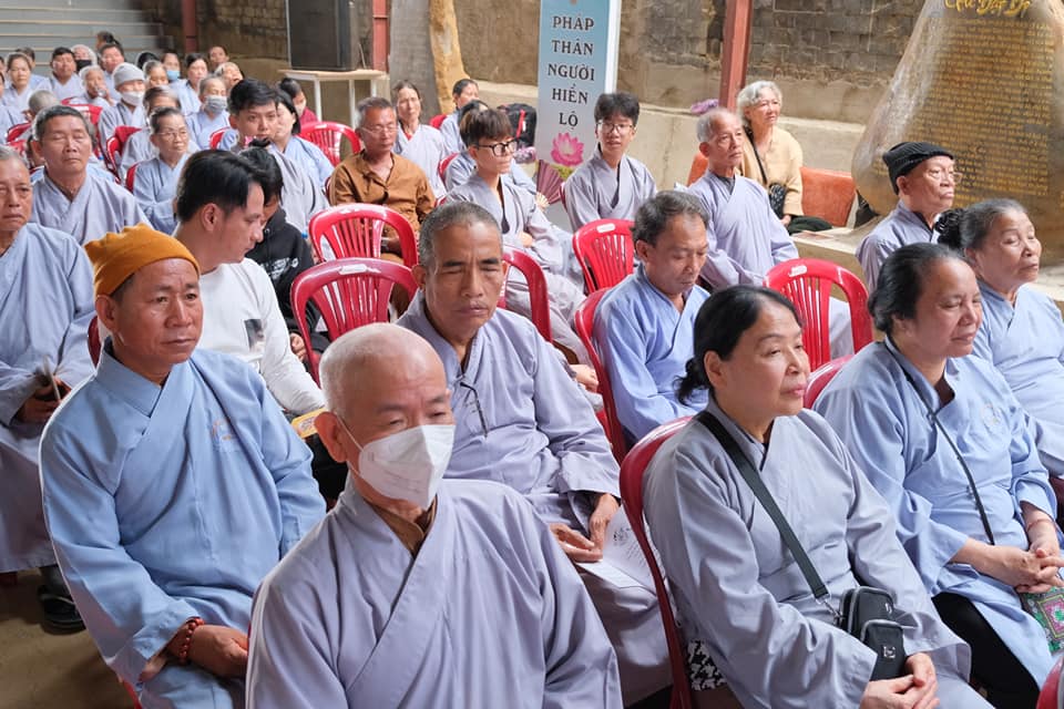 giang-phap-buoi-phat-dan-ngay-19-5-2024-ngay-12-4-giap-thin-chua-quan-the-am-duc-trong-lam-dong-55.jpg