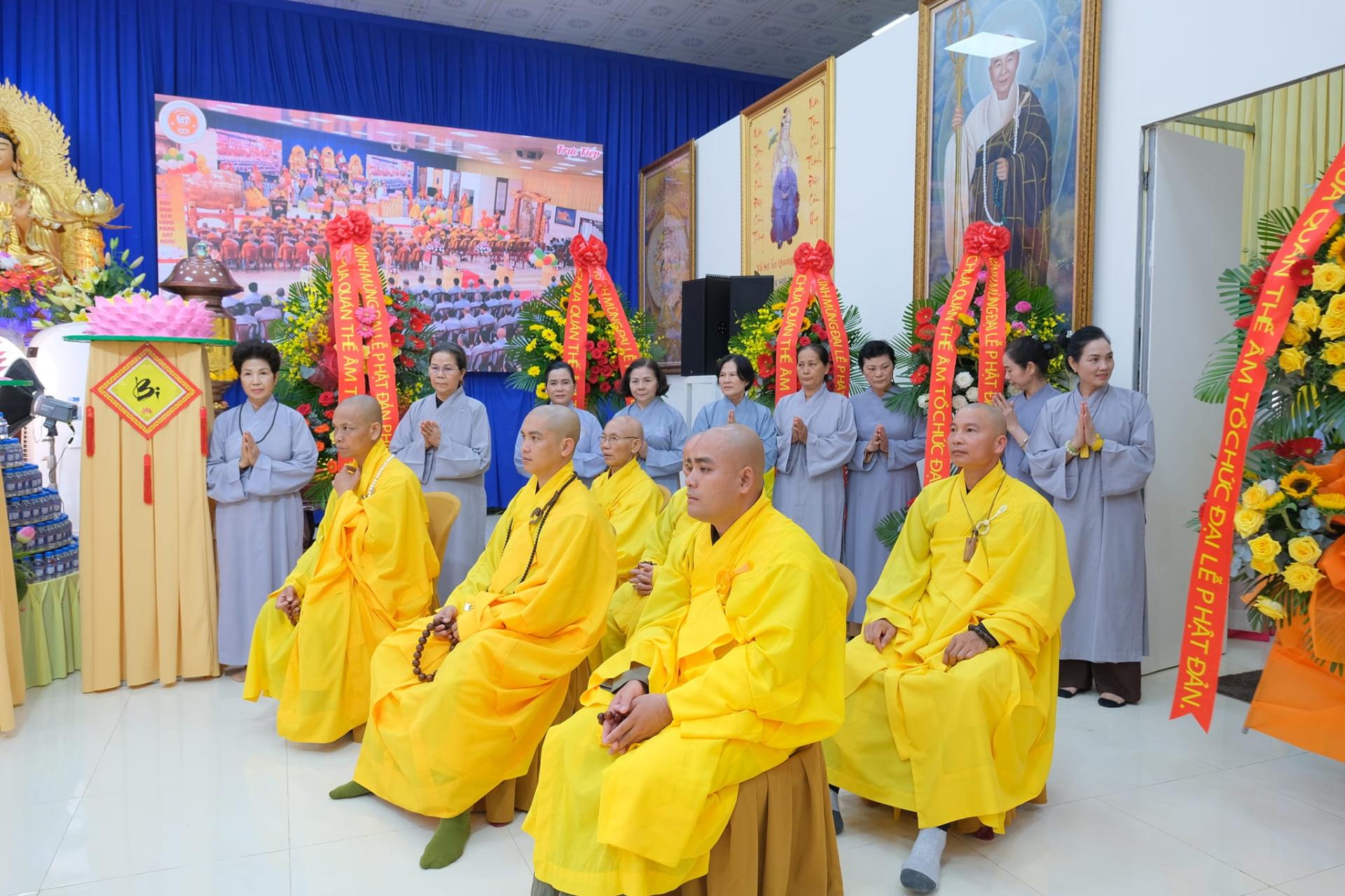 giang-phap-buoi-phat-dan-ngay-19-5-2024-ngay-12-4-giap-thin-chua-quan-the-am-duc-trong-lam-dong-6.jpg