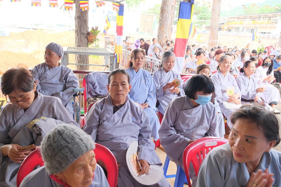 giang-phap-buoi-phat-dan-ngay-19-5-2024-ngay-12-4-giap-thin-chua-quan-the-am-duc-trong-lam-dong-64.jpg
