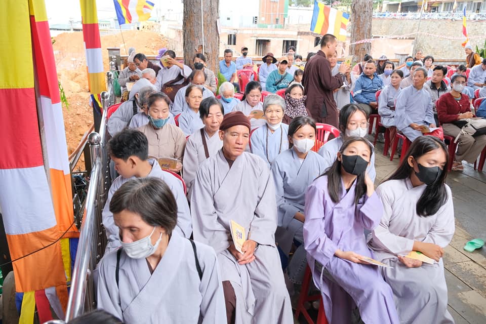 giang-phap-buoi-phat-dan-ngay-19-5-2024-ngay-12-4-giap-thin-chua-quan-the-am-duc-trong-lam-dong-65.jpg