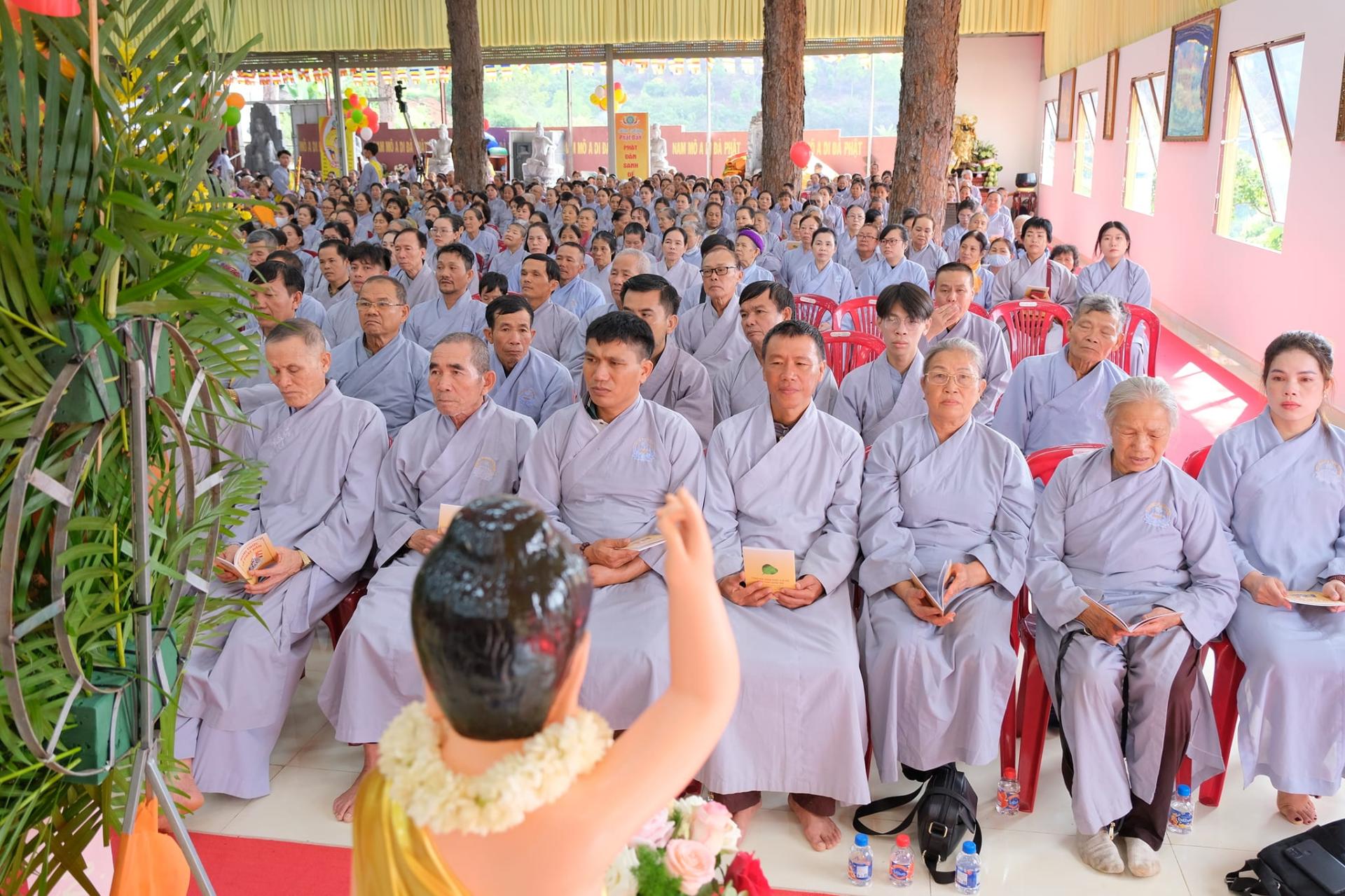 giang-phap-buoi-phat-dan-ngay-19-5-2024-ngay-12-4-giap-thin-chua-quan-the-am-duc-trong-lam-dong-67.jpg