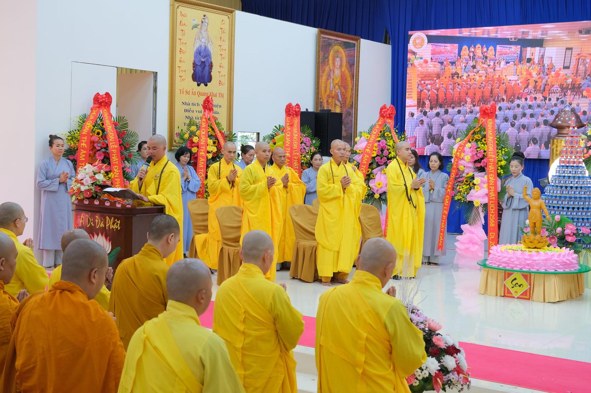 giang-phap-buoi-phat-dan-ngay-19-5-2024-ngay-12-4-giap-thin-chua-quan-the-am-duc-trong-lam-dong-7.jpg