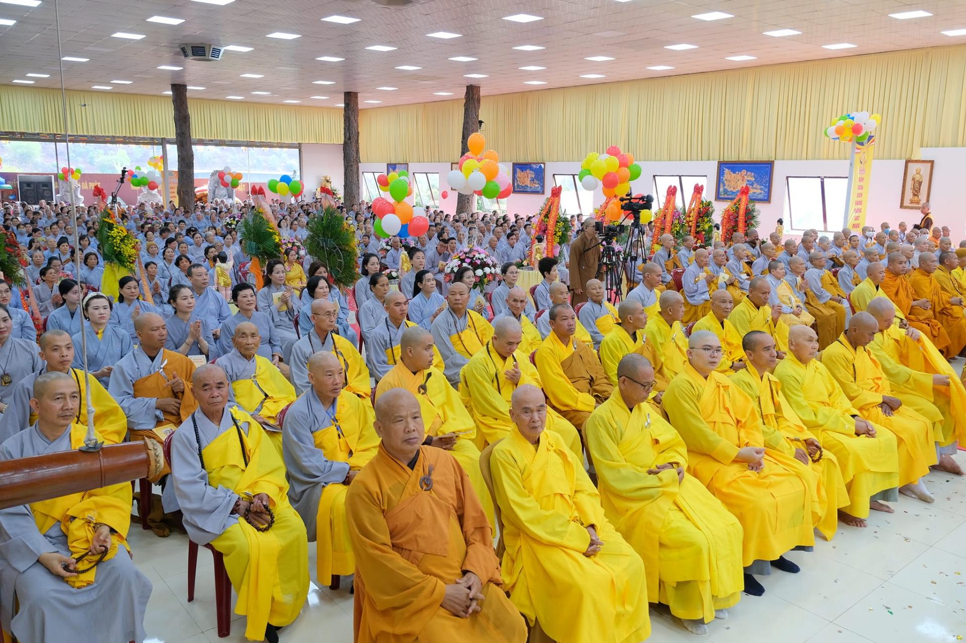 giang-phap-buoi-phat-dan-ngay-19-5-2024-ngay-12-4-giap-thin-chua-quan-the-am-duc-trong-lam-dong-72.jpg