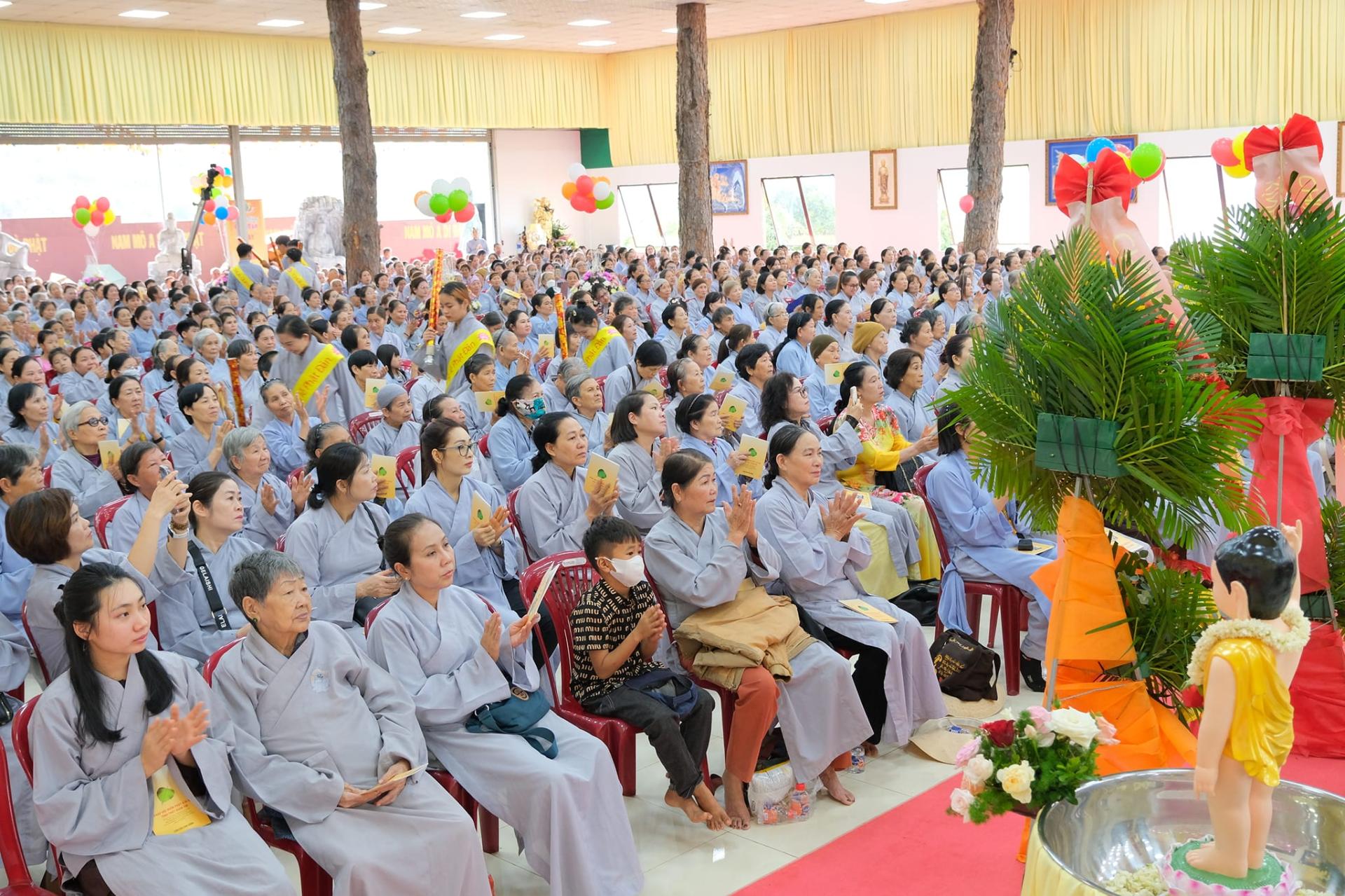 giang-phap-buoi-phat-dan-ngay-19-5-2024-ngay-12-4-giap-thin-chua-quan-the-am-duc-trong-lam-dong-75.jpg