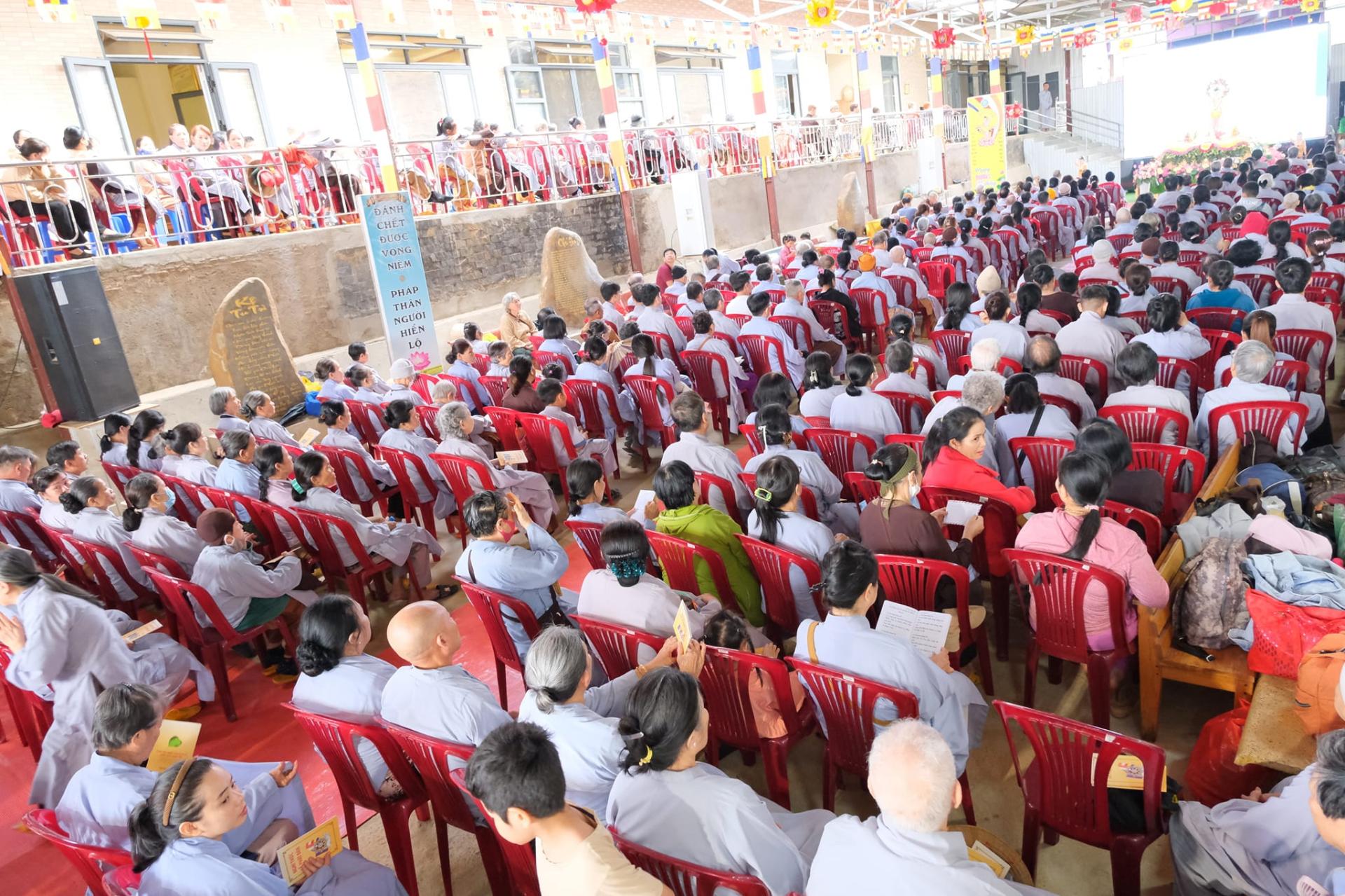 giang-phap-buoi-phat-dan-ngay-19-5-2024-ngay-12-4-giap-thin-chua-quan-the-am-duc-trong-lam-dong-78.jpg