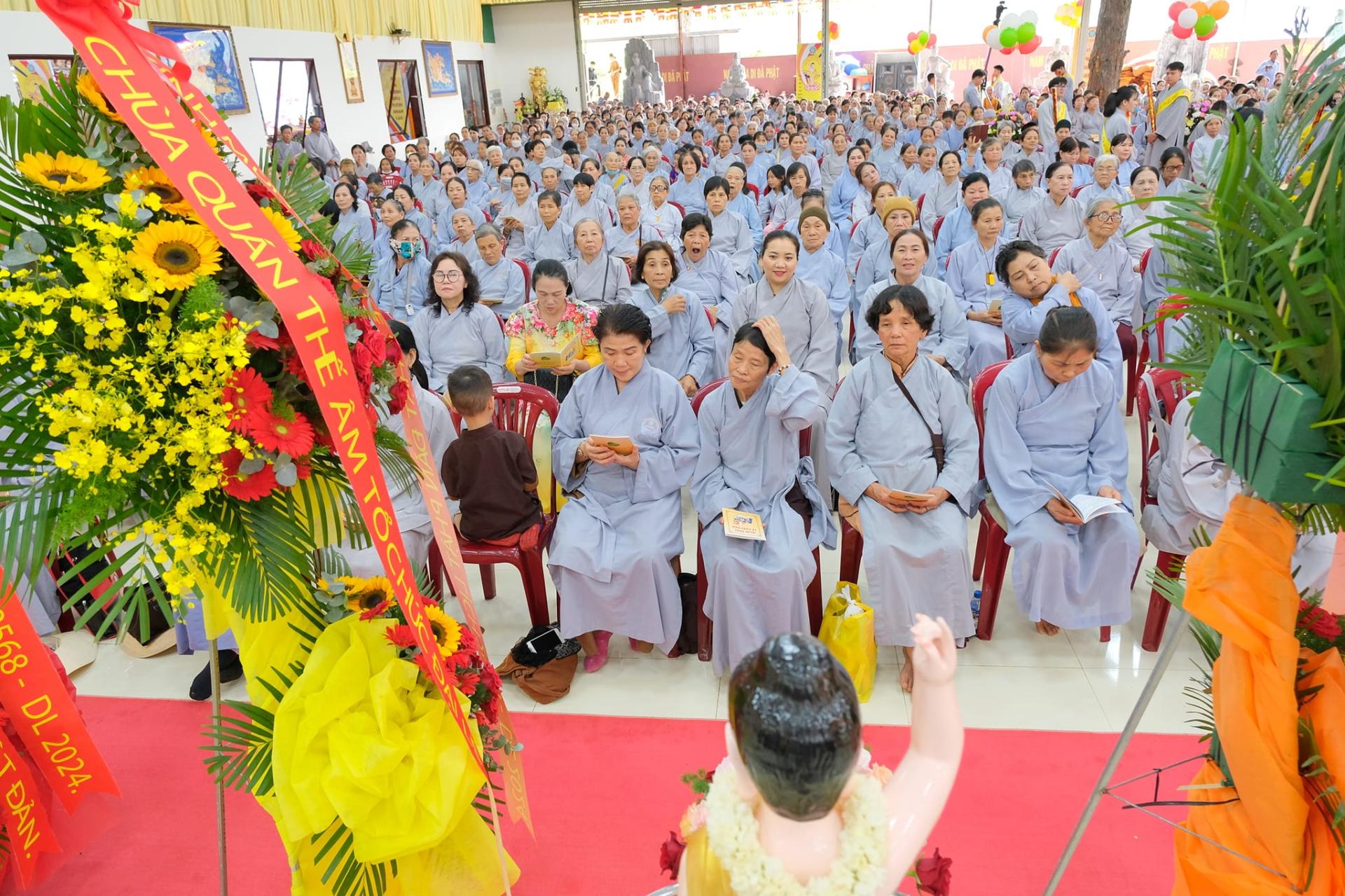 giang-phap-buoi-phat-dan-ngay-19-5-2024-ngay-12-4-giap-thin-chua-quan-the-am-duc-trong-lam-dong-80.jpg
