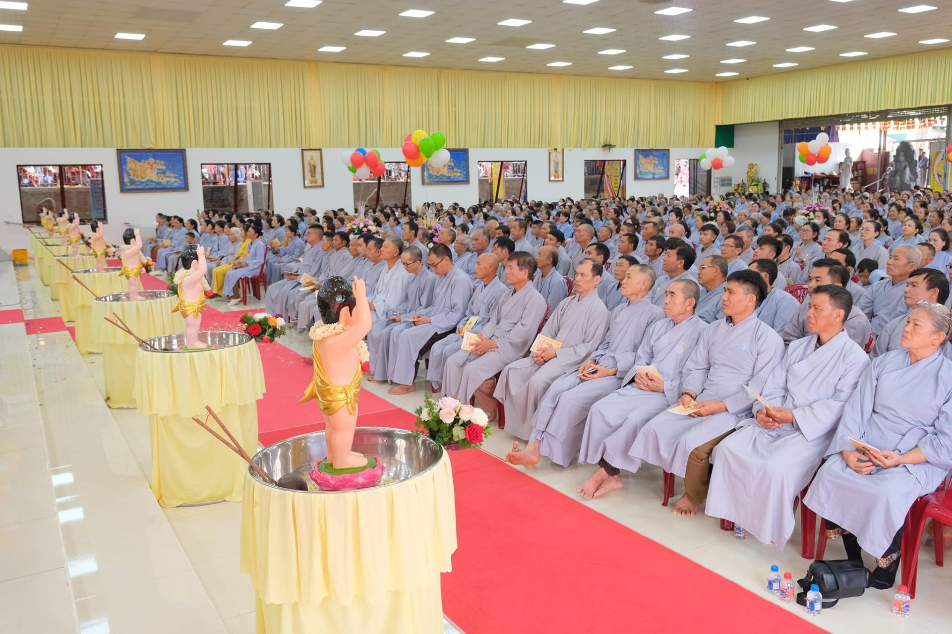 giang-phap-buoi-phat-dan-ngay-19-5-2024-ngay-12-4-giap-thin-chua-quan-the-am-duc-trong-lam-dong-82.jpg