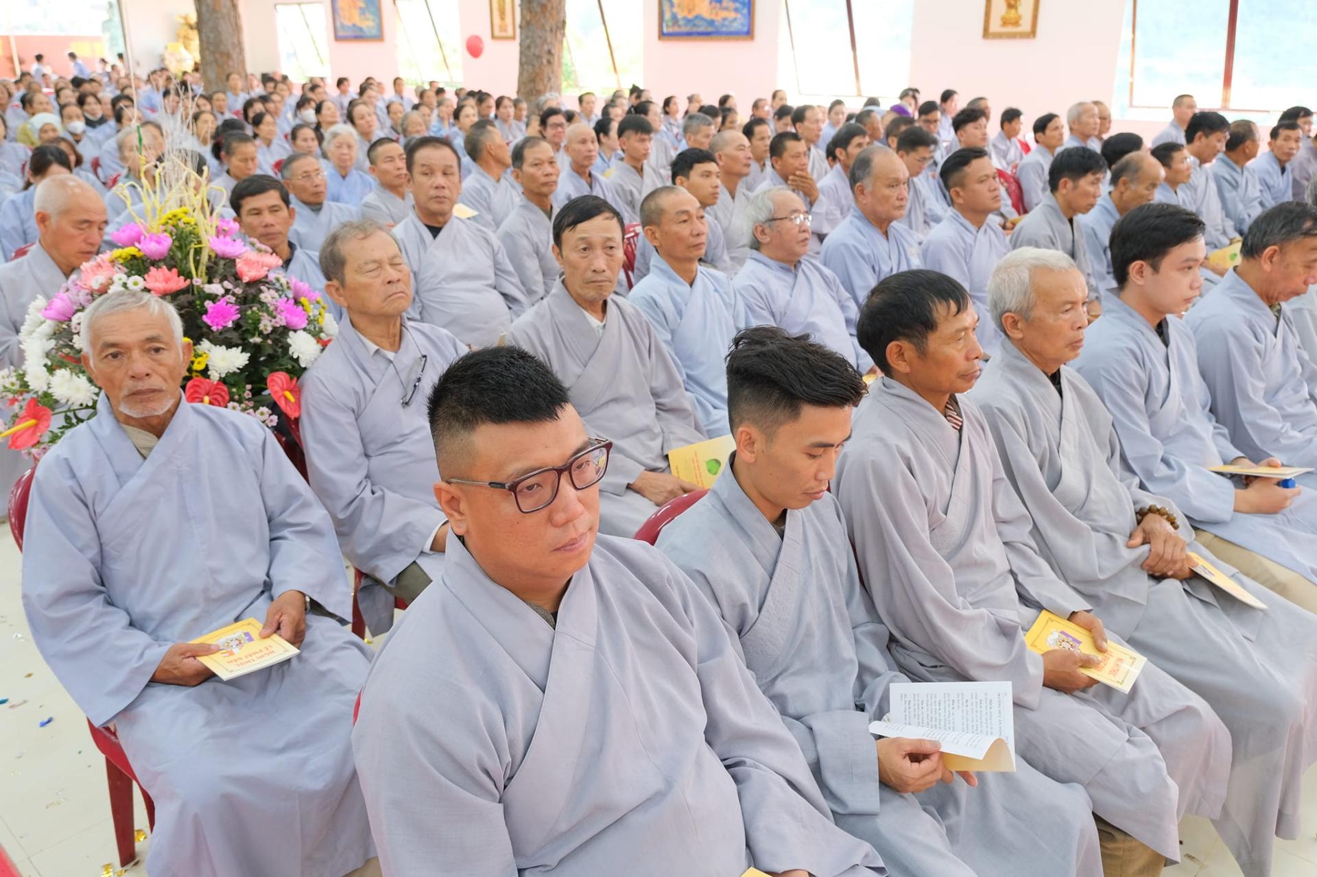 giang-phap-buoi-phat-dan-ngay-19-5-2024-ngay-12-4-giap-thin-chua-quan-the-am-duc-trong-lam-dong-83.jpg