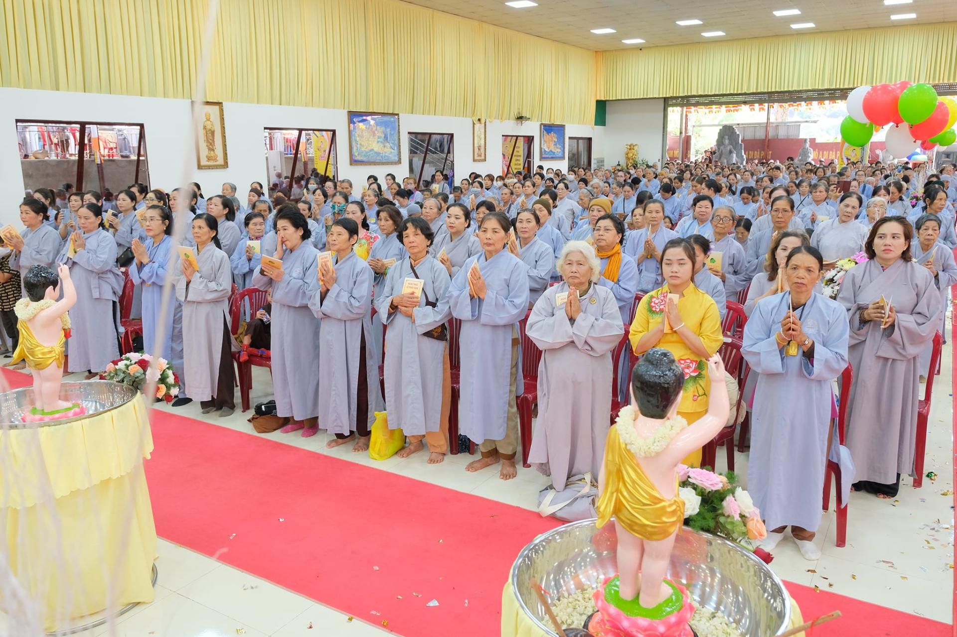 giang-phap-buoi-phat-dan-ngay-19-5-2024-ngay-12-4-giap-thin-chua-quan-the-am-duc-trong-lam-dong-9.jpg