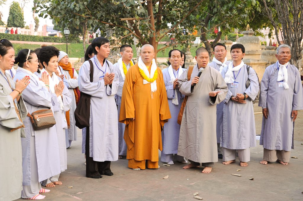 hanh-huong-chiem-bai-thanh-tich-an-do-chua-quan-the-am-duc-trong-lam-dong-14.jpg