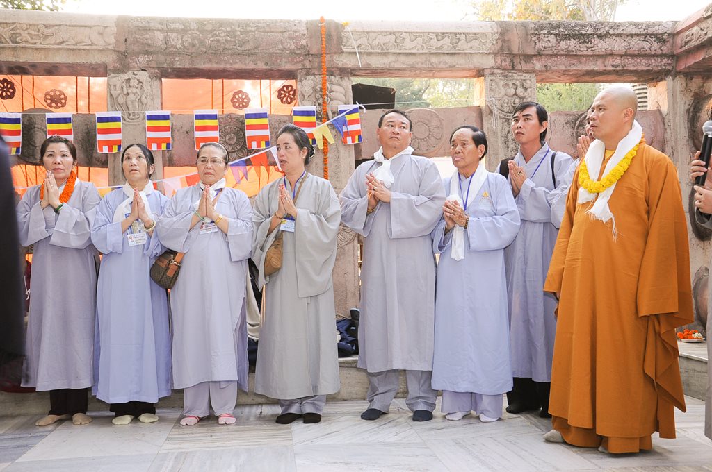hanh-huong-chiem-bai-thanh-tich-an-do-chua-quan-the-am-duc-trong-lam-dong-16.jpg
