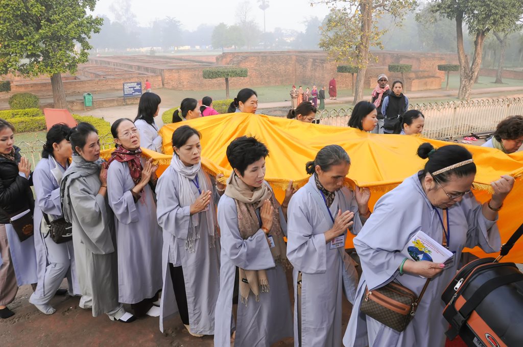 hanh-huong-chiem-bai-thanh-tich-an-do-chua-quan-the-am-duc-trong-lam-dong-2.jpg