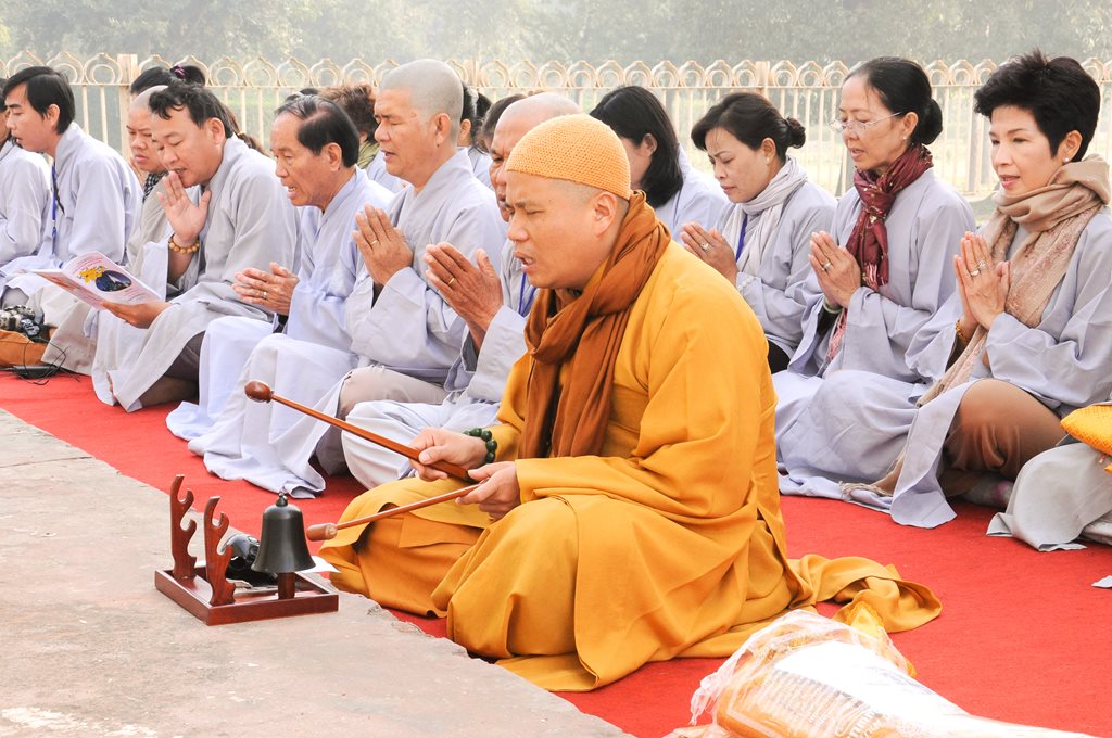 hanh-huong-chiem-bai-thanh-tich-an-do-chua-quan-the-am-duc-trong-lam-dong-23.jpg