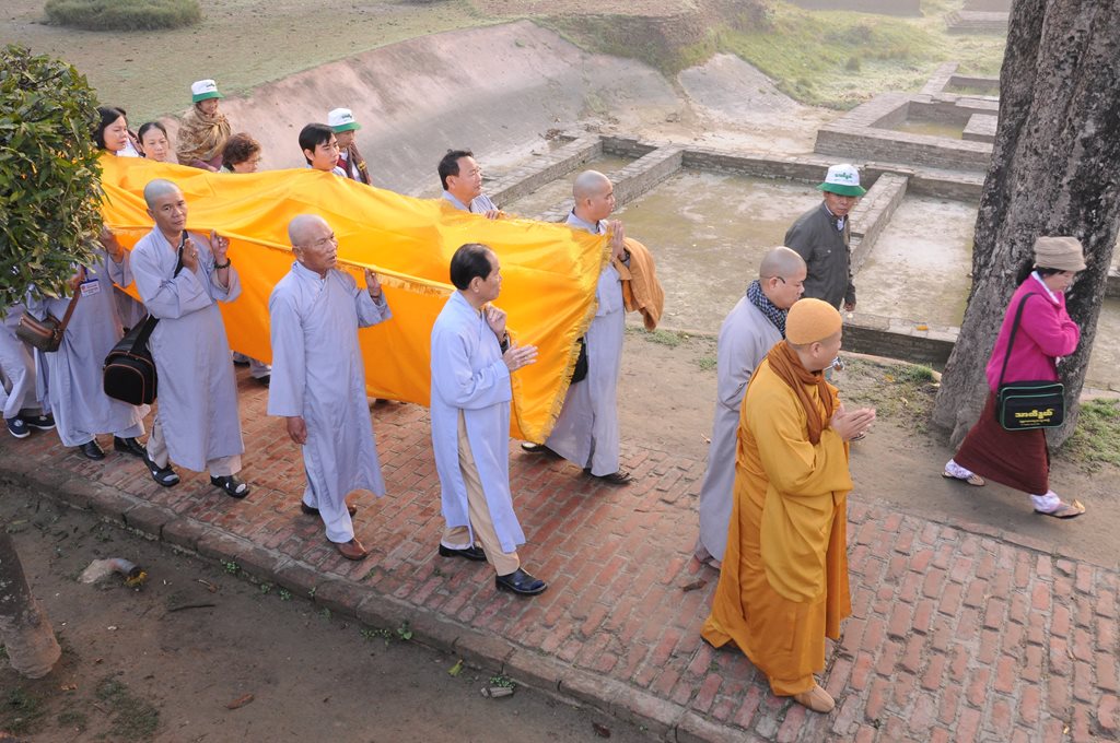 hanh-huong-chiem-bai-thanh-tich-an-do-chua-quan-the-am-duc-trong-lam-dong-4.jpg