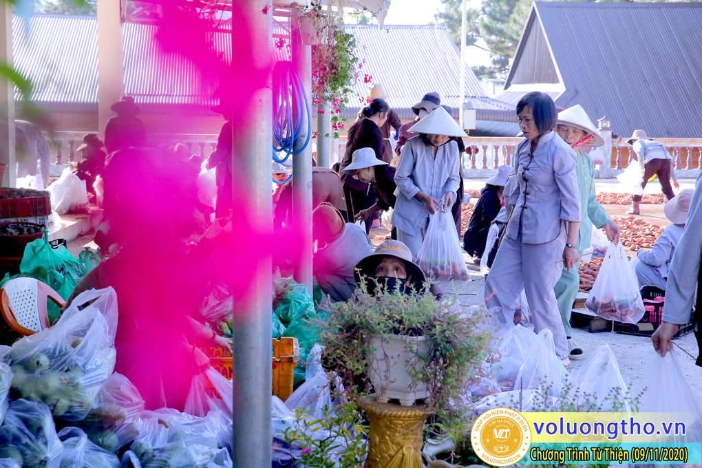 hinh-anh-bat-dau-chuyen-di-tu-thien-tai-mien-trung-ngay-09-11-2020-chua-quan-the-am-duc-trong-lam-dong-13.jpg