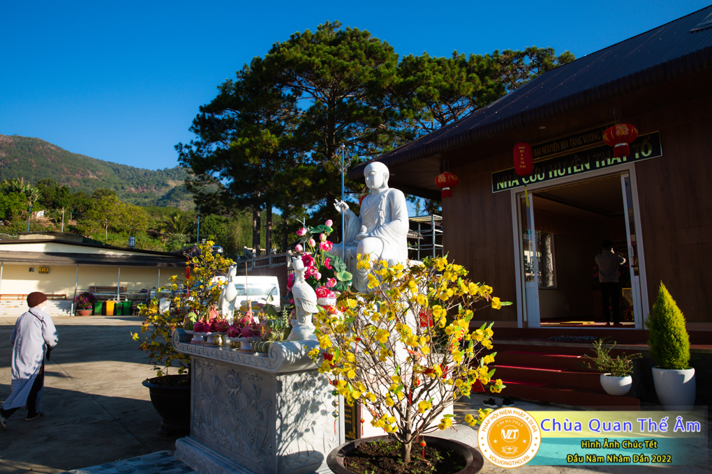 hinh-anh-chuc-tet-dau-nam-nham-dan-2022-chua-quan-the-am-duc-trong-lam-dong-11.jpg