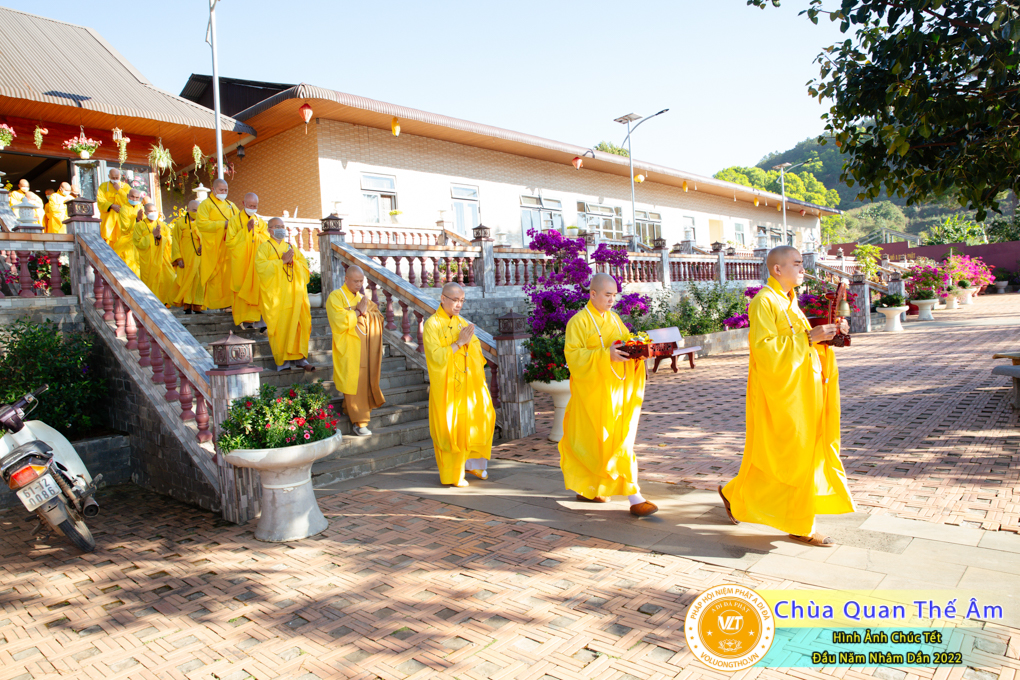 hinh-anh-chuc-tet-dau-nam-nham-dan-2022-chua-quan-the-am-duc-trong-lam-dong-13.jpg