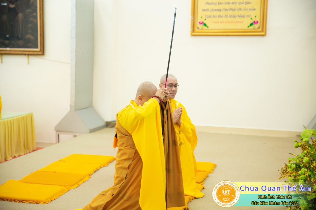 hinh-anh-chuc-tet-dau-nam-nham-dan-2022-chua-quan-the-am-duc-trong-lam-dong-18.jpg