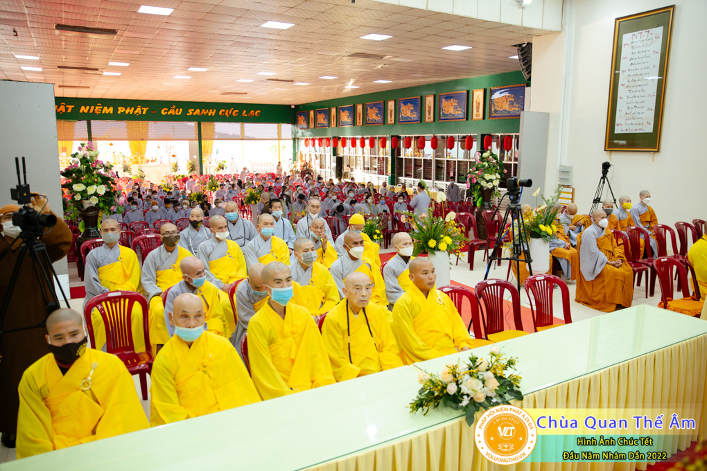 hinh-anh-chuc-tet-dau-nam-nham-dan-2022-chua-quan-the-am-duc-trong-lam-dong-2.jpg