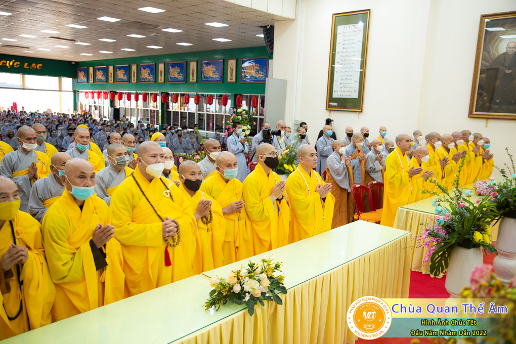hinh-anh-chuc-tet-dau-nam-nham-dan-2022-chua-quan-the-am-duc-trong-lam-dong-20.jpg