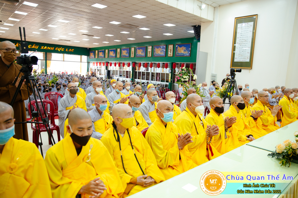 hinh-anh-chuc-tet-dau-nam-nham-dan-2022-chua-quan-the-am-duc-trong-lam-dong-24.jpg