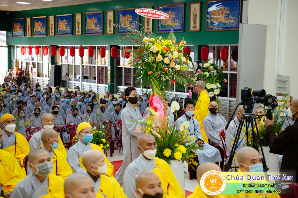 hinh-anh-chuc-tet-dau-nam-nham-dan-2022-chua-quan-the-am-duc-trong-lam-dong-25.jpg