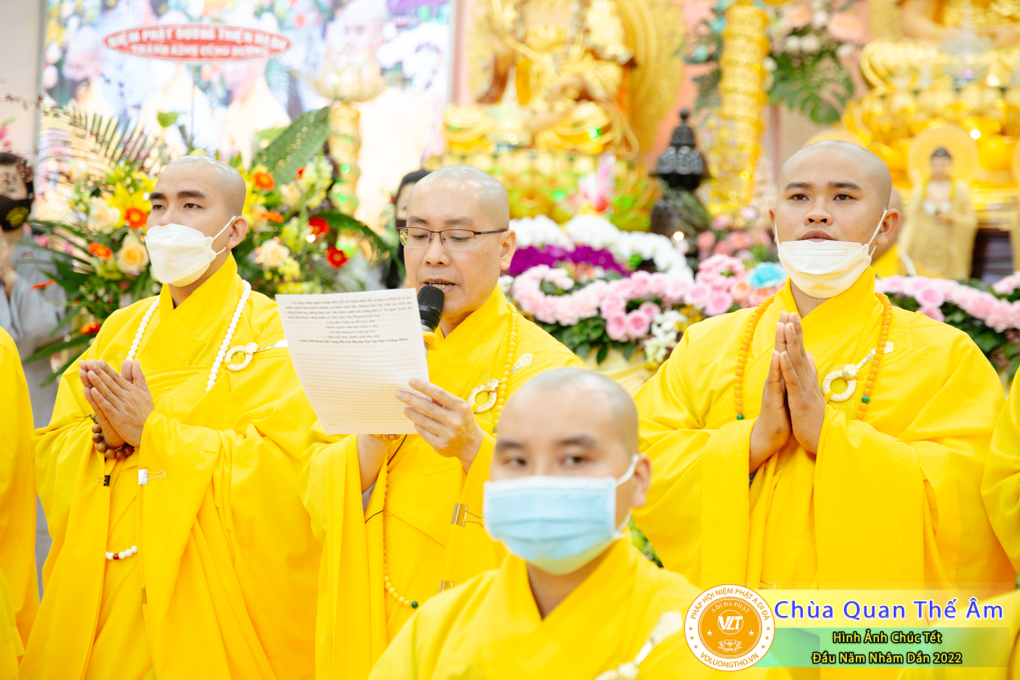 hinh-anh-chuc-tet-dau-nam-nham-dan-2022-chua-quan-the-am-duc-trong-lam-dong-29.jpg