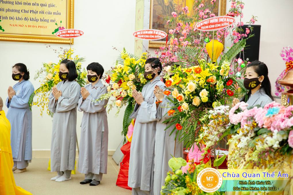 hinh-anh-chuc-tet-dau-nam-nham-dan-2022-chua-quan-the-am-duc-trong-lam-dong-33.jpg