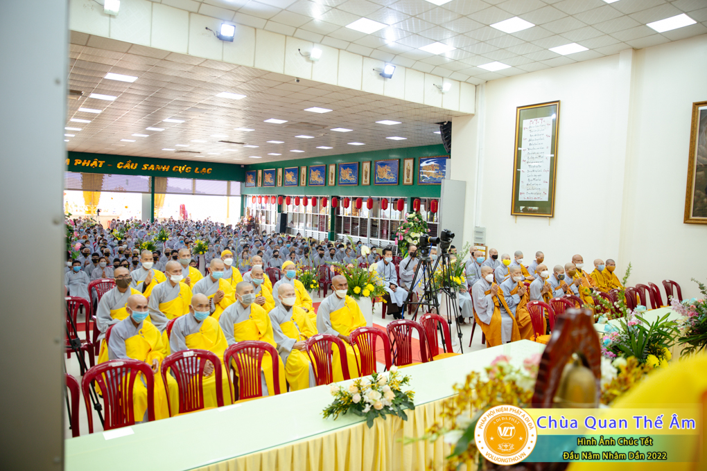 hinh-anh-chuc-tet-dau-nam-nham-dan-2022-chua-quan-the-am-duc-trong-lam-dong-37.jpg