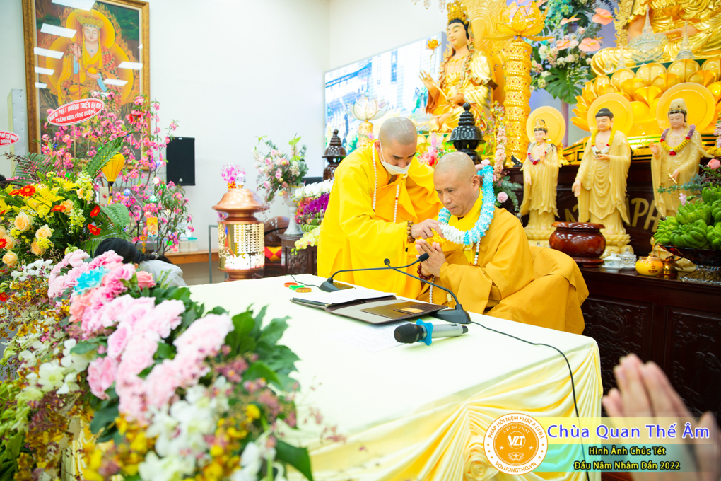 hinh-anh-chuc-tet-dau-nam-nham-dan-2022-chua-quan-the-am-duc-trong-lam-dong-39.jpg