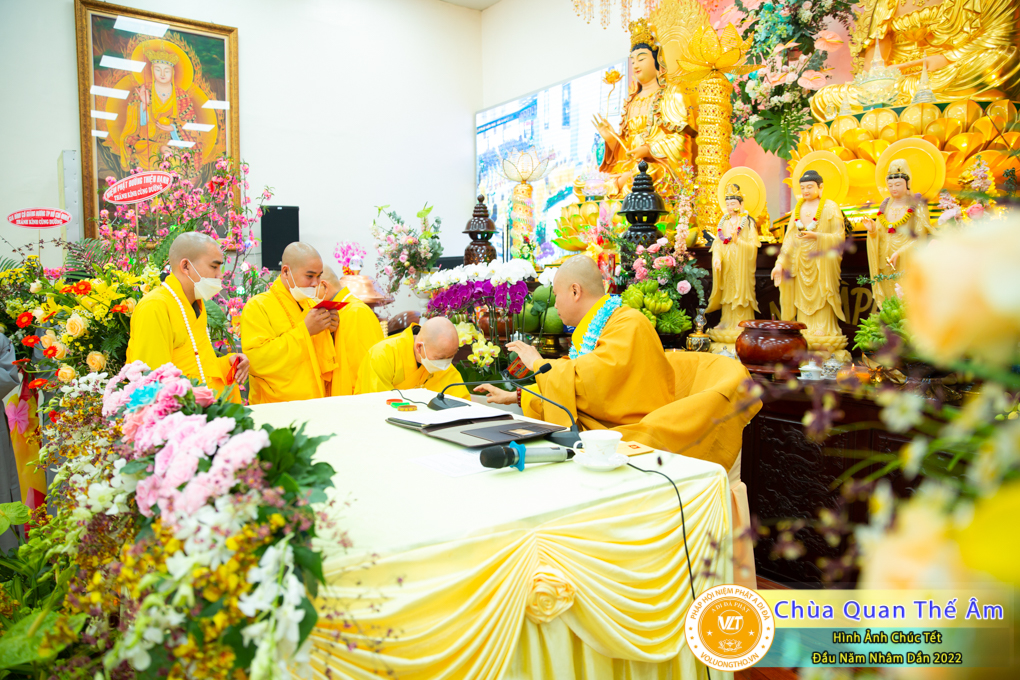 hinh-anh-chuc-tet-dau-nam-nham-dan-2022-chua-quan-the-am-duc-trong-lam-dong-41.jpg