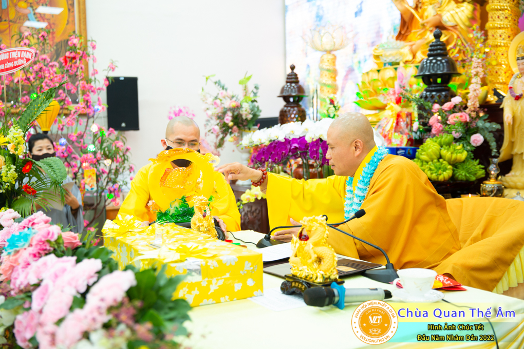 hinh-anh-chuc-tet-dau-nam-nham-dan-2022-chua-quan-the-am-duc-trong-lam-dong-44.jpg