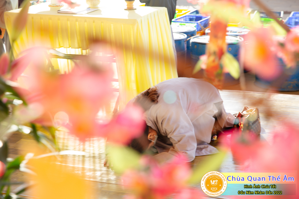 hinh-anh-chuc-tet-dau-nam-nham-dan-2022-chua-quan-the-am-duc-trong-lam-dong-5.jpg