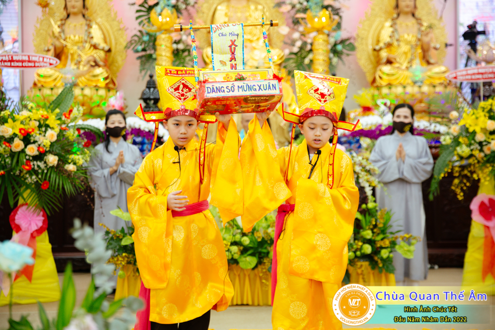 hinh-anh-chuc-tet-dau-nam-nham-dan-2022-chua-quan-the-am-duc-trong-lam-dong-52.jpg