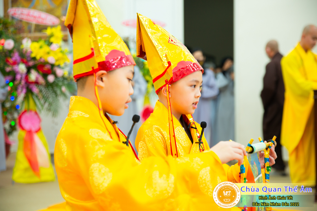 hinh-anh-chuc-tet-dau-nam-nham-dan-2022-chua-quan-the-am-duc-trong-lam-dong-58.jpg